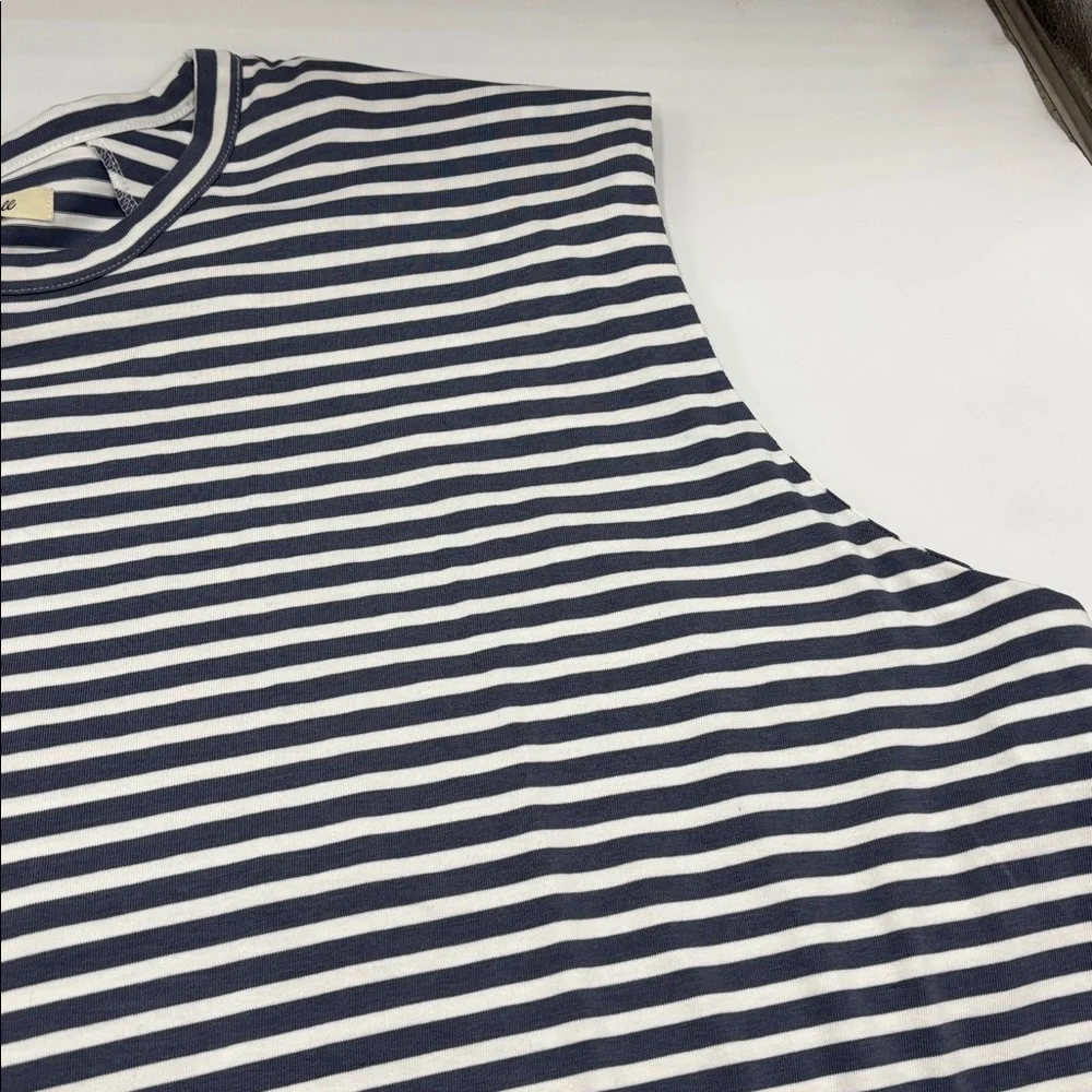 Madewell Structured Muscle Tee - Picture 2 of 6